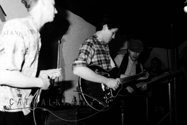 Haircut release concert at ETC Brussels with Luc van Acker on guitar © Etienne Tordoir